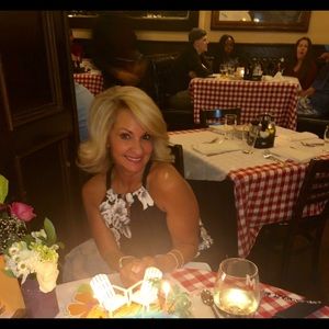 Meet your Posher, Dina